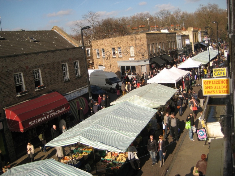 Broadway Market bustles with artisan foods and live music. Image: hdimagegallery.net