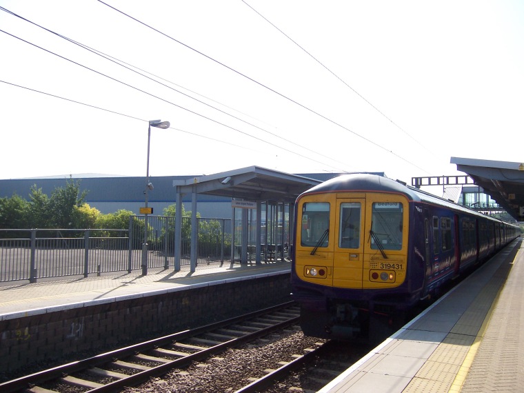 A train service from London to Bedford calls at Luton Airport Parkway. Image: Wikipedia